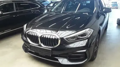 Gebraucht BMW 118 Sport Line 136 PS (100 kW) 2022 Schwarz Limousine