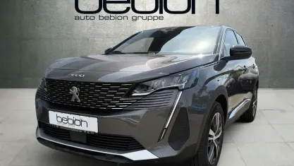 Gebraucht Peugeot 3008 Allure 131 PS (96 kW) 2023 Metfa platinium grau SUV