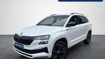 Moonweiss metallic Gebraucht 2024 Skoda Karoq SportLine SUV | 31.980 € (Fairer Preis)