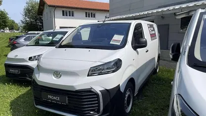 Gebraucht 2024 Toyota Proace Van / Kleinbus | 30.999 € (Guter Preis)