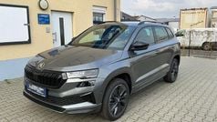 Graphitegrey metallic Neu 2025 Skoda Karoq SportLine SUV | 37.190 € (Fairer Preis)