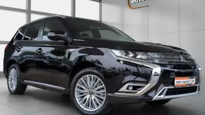 Gebraucht Mitsubishi Outlander P-HEV 224 PS (164 kW) 2020 Rubin schwarz metallic SUV