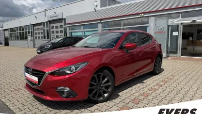 Używany Mazda 3 Nakama 120 KM (88 kW) 2016 Czerwony Sedan/Limuzyna