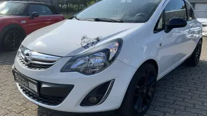 Używany Opel Corsa Color Edition 101 KM (74 kW) 2013 Biały Hatchback