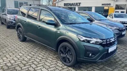 Gebraucht Dacia Jogger Expression 91 PS (66 kW) 2025 Grün schwarz Van / Kleinbus