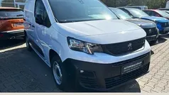 Gebraucht 2023 Peugeot Partner Premium Van / Kleinbus | 17.980 € (Fairer Preis)