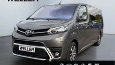 Grau Gebraucht 2023 Toyota Proace Verso Team Kombi | 40.790 € (Fairer Preis)
