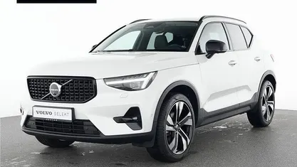 Weiß Gebraucht 2024 Volvo XC40 Plus SUV | 35.990 € (Fairer Preis)