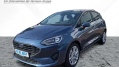 Chroma blau metallic Gebraucht 2023 Ford Fiesta Titanium Kleinwagen | 19.446 € (Fairer Preis)