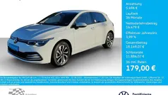 Weiß Gebraucht 2022 VW Golf VIII Active Limousine | 21.975 € (Guter Preis)