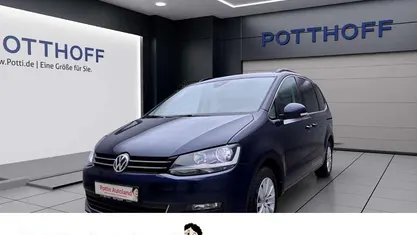 Blau Gebraucht 2019 VW Sharan Comfortline Van / Kleinbus | 25.337 € (Fairer Preis)