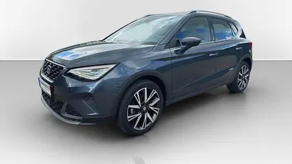 Grau Gebraucht 2023 Seat Arona FR SUV | 23.490 € (Fairer Preis)