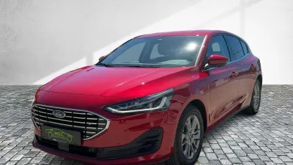Gebraucht Ford Focus Titanium 155 PS (114 kW) 2025 Fantastic red metallic Limousine