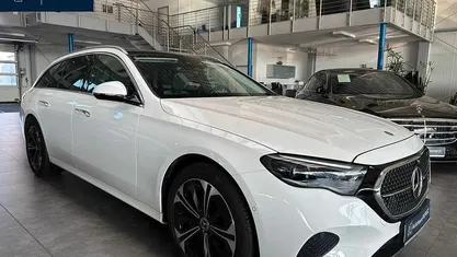 Gebraucht Mercedes E300 Avantgarde 197 PS (144 kW) 2024 Weiß Kombi
