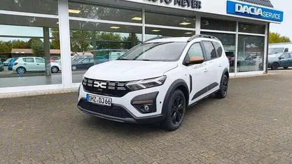 Gebraucht 2024 Dacia Jogger Extreme Van / Kleinbus | 22.390 € (Fairer Preis)