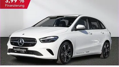 Gebraucht Mercedes B200 Progressive 163 PS (119 kW) 2025 Weiß Van / Kleinbus