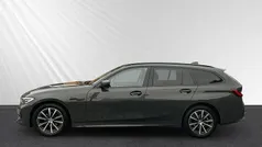 Grau Gebraucht 2021 BMW 318 Sport Line Kombi | 19.798 € (Fairer Preis)