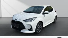 Weiss Gebraucht 2022 Toyota Yaris Hybrid Team Kleinwagen | 20.990 € (Fairer Preis)