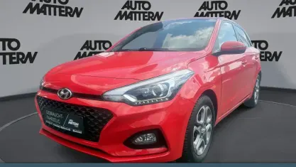 Gebraucht Hyundai i20 Style 101 PS (74 kW) 2018 Rot Limousine
