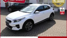 Deluxe weiß metallic Gebraucht 2022 Kia XCeed SUV | 21.864 € (Fairer Preis)