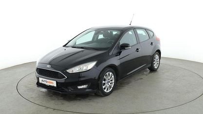 Gebraucht Ford Focus Trend 101 PS (74 kW) 2016 Schwarz Limousine