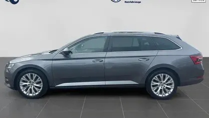 Gebraucht Skoda Superb Style 150 PS (110 kW) 2024 Graphitegrau metallic Kombi
