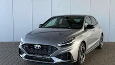 Shimmering silver metallic Neu 2025 Hyundai i30 N Line Limousine | 27.200 € (Fairer Preis)