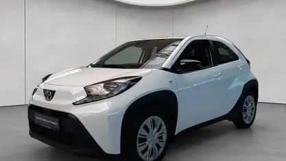 Gebraucht Toyota Aygo X X-play 72 PS (52 kW) 2023 Schneeweiß SUV