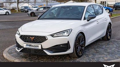 Używany Cupra Leon VZ 300 KM (220 kW) 2023 Biały Sedan/Limuzyna