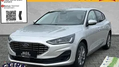 Moondust silver metallic Neu 2025 Ford Focus Titanium Limousine | 28.790 € (Fairer Preis)