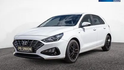 Gebraucht Hyundai i30 Trend 120 PS (88 kW) 2022 Weiss / atlas white Limousine