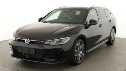 Neu VW Passat R-line 193 PS (141 kW) 2026 Grenadilla black metallic Kombi