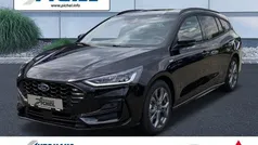Schwarz(metallic) Gebraucht 2023 Ford Focus ST-Line Kombi | 25.890 € (Fairer Preis)