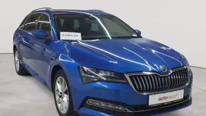 Używany Skoda Superb Style 200 KM (147 kW) 2022 Niebieski Kombi