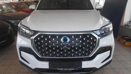 Weiß Gebraucht 2022 Ssangyong (KGM) Rexton Sapphire SUV | 35.900 € (Fairer Preis)
