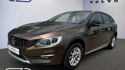 Andere Gebraucht 2016 Volvo V60 CC Summum Kombi | 18.450 € (Etwas zu teuer)