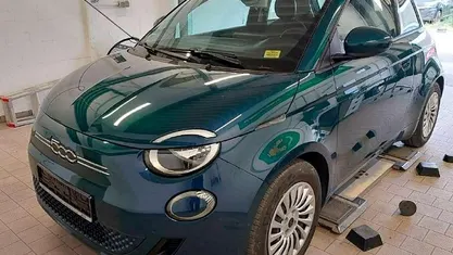 Grün Gebraucht 2023 Fiat 500e Kleinwagen | 23.999 € (Fairer Preis)