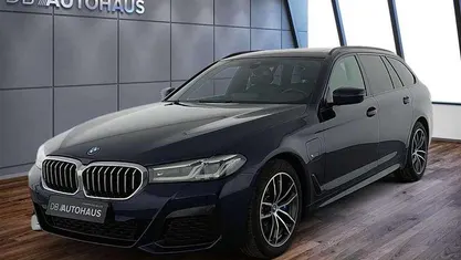 Gebraucht BMW 530e Sport Line 292 PS (214 kW) 2022 Blau Kombi