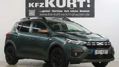Zedergrün (metallic) Gebraucht 2023 Dacia Sandero Extreme Kleinwagen | 15.950 € (Guter Preis)