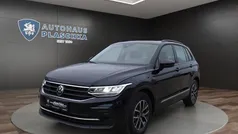 Deep black perleffekt (schwarz) Gebraucht 2023 VW Tiguan SUV | 30.949 € (Fairer Preis)