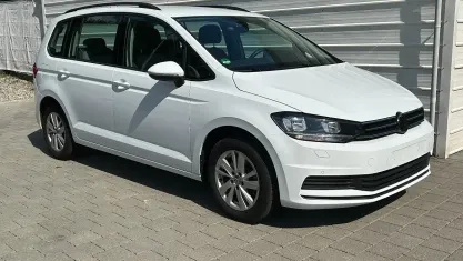 Gebraucht VW Touran 150 PS (110 kW) 2024 Pure white Van / Kleinbus