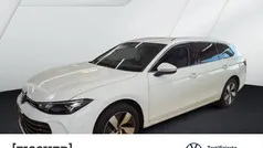 Weiss Gebraucht 2024 VW Passat Business Kombi | 33.876 € (Fairer Preis)