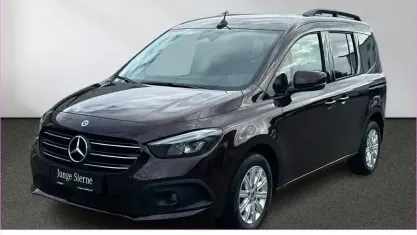 Gebraucht Mercedes T180 Progressive 131 PS (96 kW) 2025 Rot Van / Kleinbus