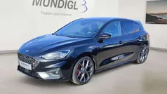 Obsidianschwarz metallic Gebraucht 2020 Ford Focus ST Limousine | 24.830 € (Fairer Preis)