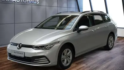 Second-hand VW Golf VIII Life 110 CP (80 kW) 2023 Argintiu Break