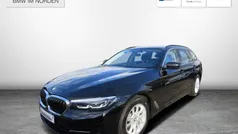 Black sapphire metallic Gebraucht 2023 BMW 520 Kombi | 38.490 € (Guter Preis)