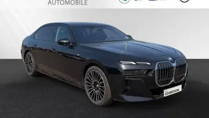 Gebraucht BMW 740 Sport Line 299 PS (219 kW) 2025 Black sapphire metallic Limousine