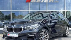 Schwarz (black sapphire metallic) Gebraucht 2023 BMW 120 Advantage Kleinwagen | 27.290 € (Fairer Preis)