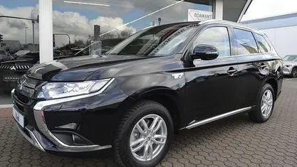 Gebraucht Mitsubishi Outlander P-HEV Basis 135 PS (99 kW) 2021 Schwarz SUV