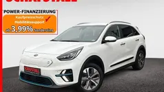 Weiss ((ud) schneeweiß) Gebraucht 2021 Kia e-Niro 3 SUV | 17.979 € (Fairer Preis)